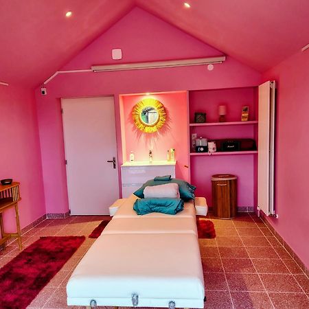 Le Spa Est Dans Le Pre Trigueres Exterior photo